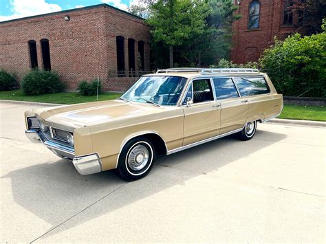 1967 Chrysler Town and country engine