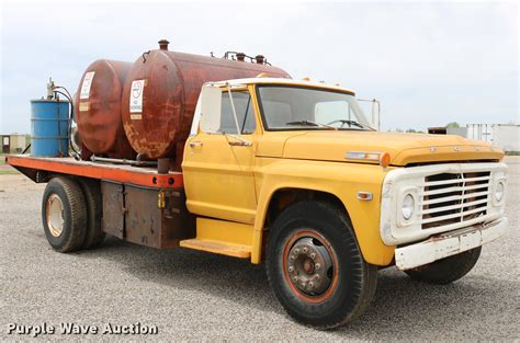 1971 Ford F700 engine