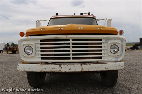 1971 Ford F700 photo