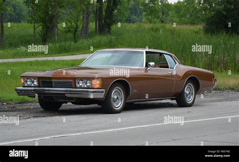 1973 Buick Riviera photo