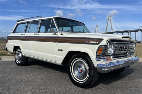 1973 Jeep Wagoneer photo