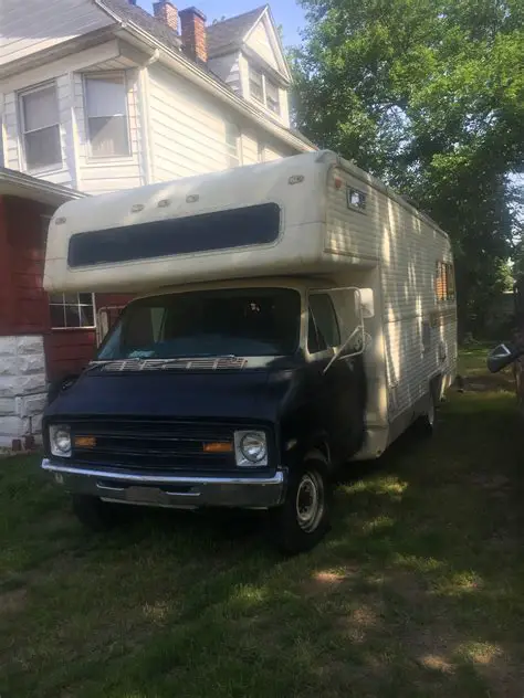 1975 Dodge B300 photo