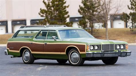 1975 Ford Country squire photo