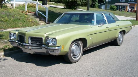 1975 Oldsmobile Delta 88 engine