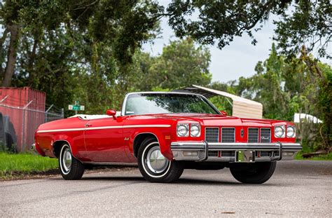 1975 Oldsmobile Delta 88 photo