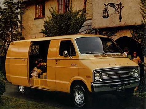 1977 Dodge B100 photo