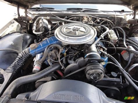 1977 Lincoln Continental engine