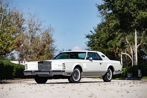 1977 Lincoln Mark v photo