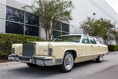 1977 Lincoln Town car engine