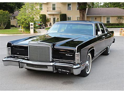 1977 Lincoln Town car photo