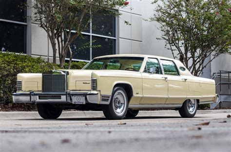 1977 Lincoln Town car