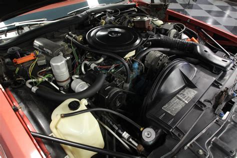 1977 Pontiac Bonneville engine