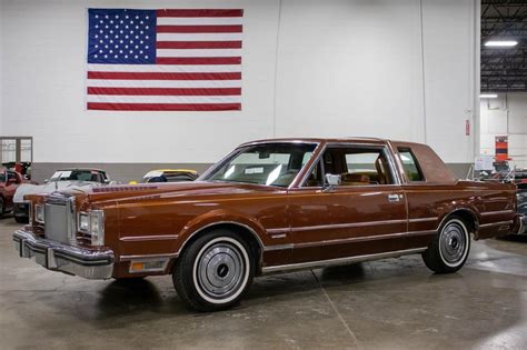 1980 Lincoln Town car photo