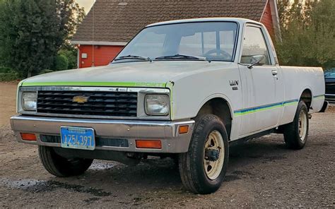 1981 Chevrolet Luv pick up photo