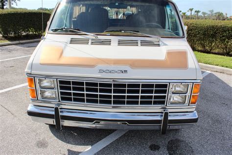 1981 Dodge B150 photo