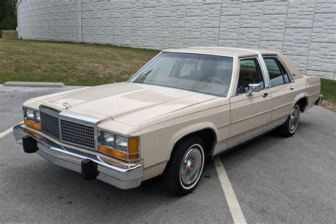 1981 Ford Crown victoria photo