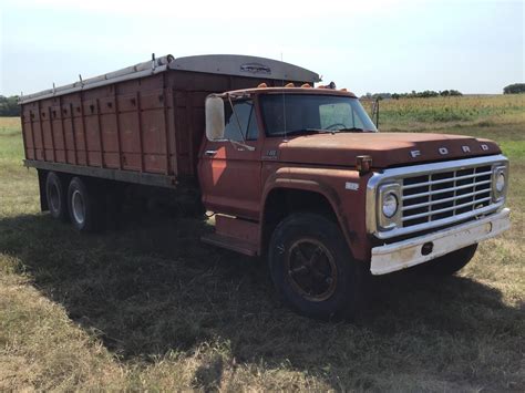 1981 Ford F880 photo