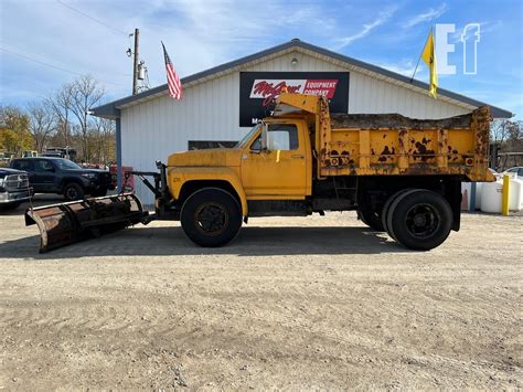 1981 Ford F880