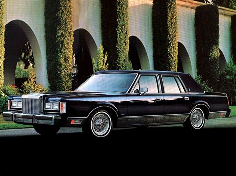 1981 Lincoln Town car photo