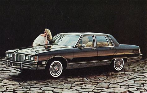 1981 Pontiac Bonneville photo