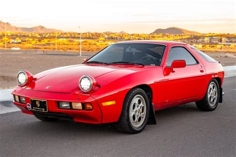 1981 Porsche 928 photo