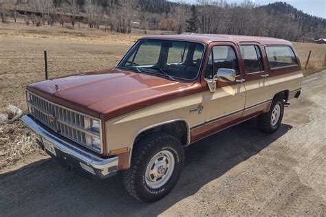 1982 Chevrolet Suburban photo