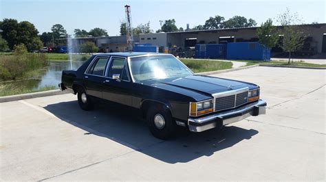 1982 Ford Crown victoria photo