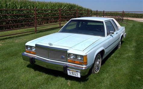 1982 Ford Crown victoria