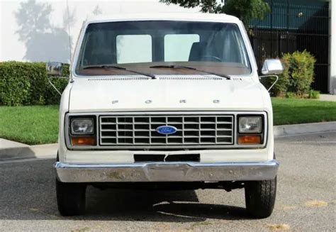 1982 Ford E150 photo