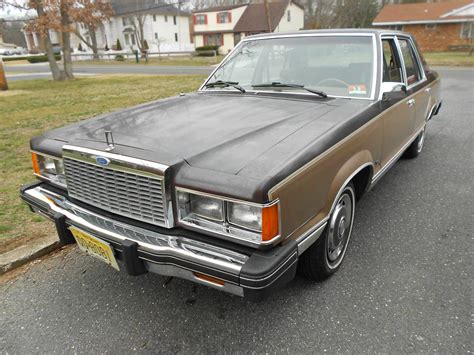 1982 Ford Granada photo