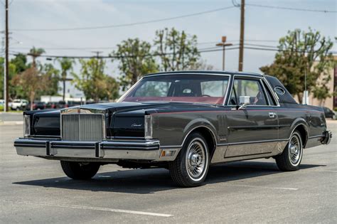 1982 Lincoln Mark vi photo