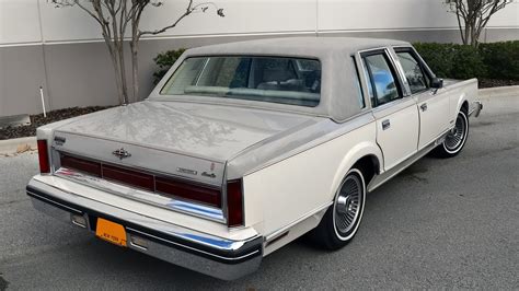 1982 Lincoln Town car engine