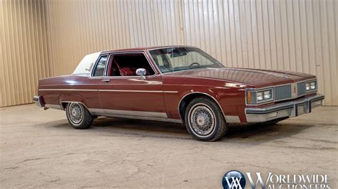 1982 Oldsmobile 98 photo