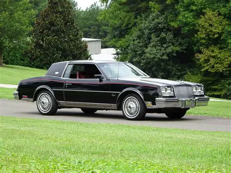 1983 Buick Riviera photo