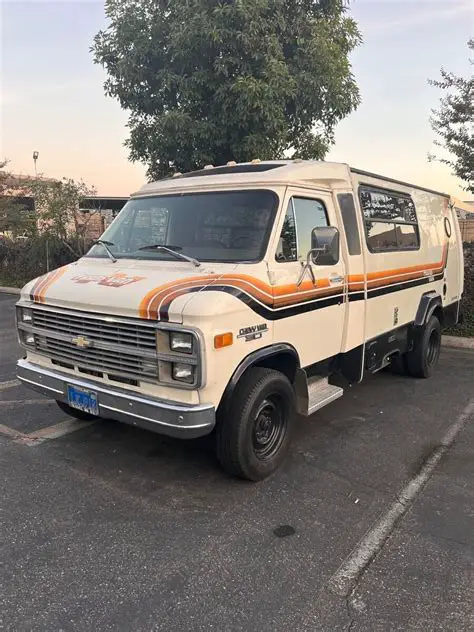 1983 Chevrolet G30 photo