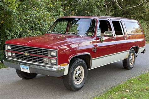 1983 Chevrolet Suburban photo