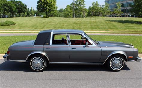 1983 Chrysler Fifth avenue photo