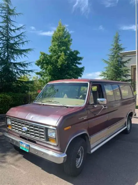 1983 Ford E150 photo