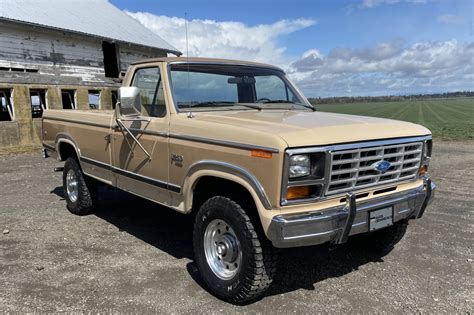 1983 Ford F250 photo