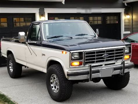 1983 Ford F350 engine