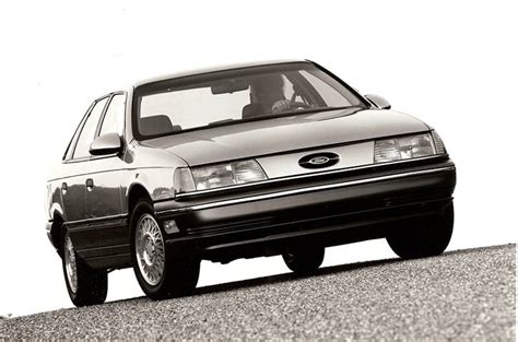 1983 Ford Taurus photo