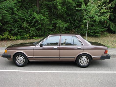 1983 Nissan Maxima photo