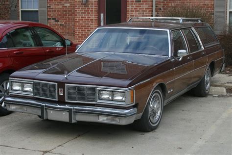 1983 Oldsmobile Custom cruiser engine