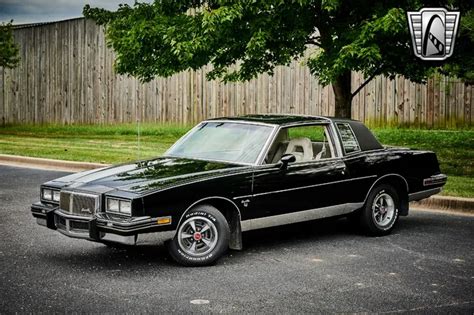 1983 Pontiac Grand prix photo