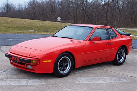 1983 Porsche 944 photo