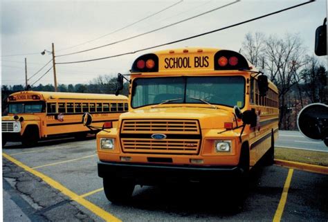 1984 Ford B700 photo