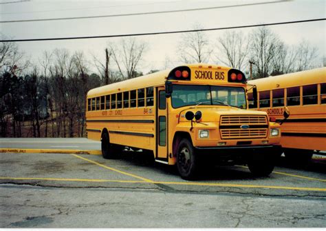 1984 Ford B700 photo