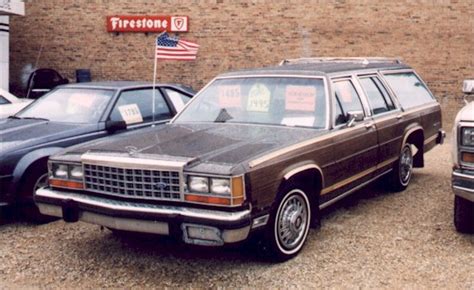 1984 Ford Squire photo