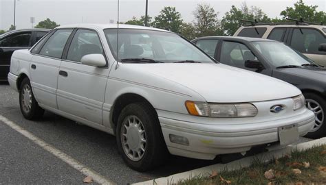 1984 Ford Taurus photo