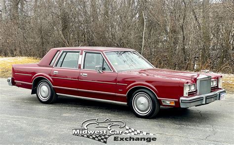 1984 Lincoln Town car photo